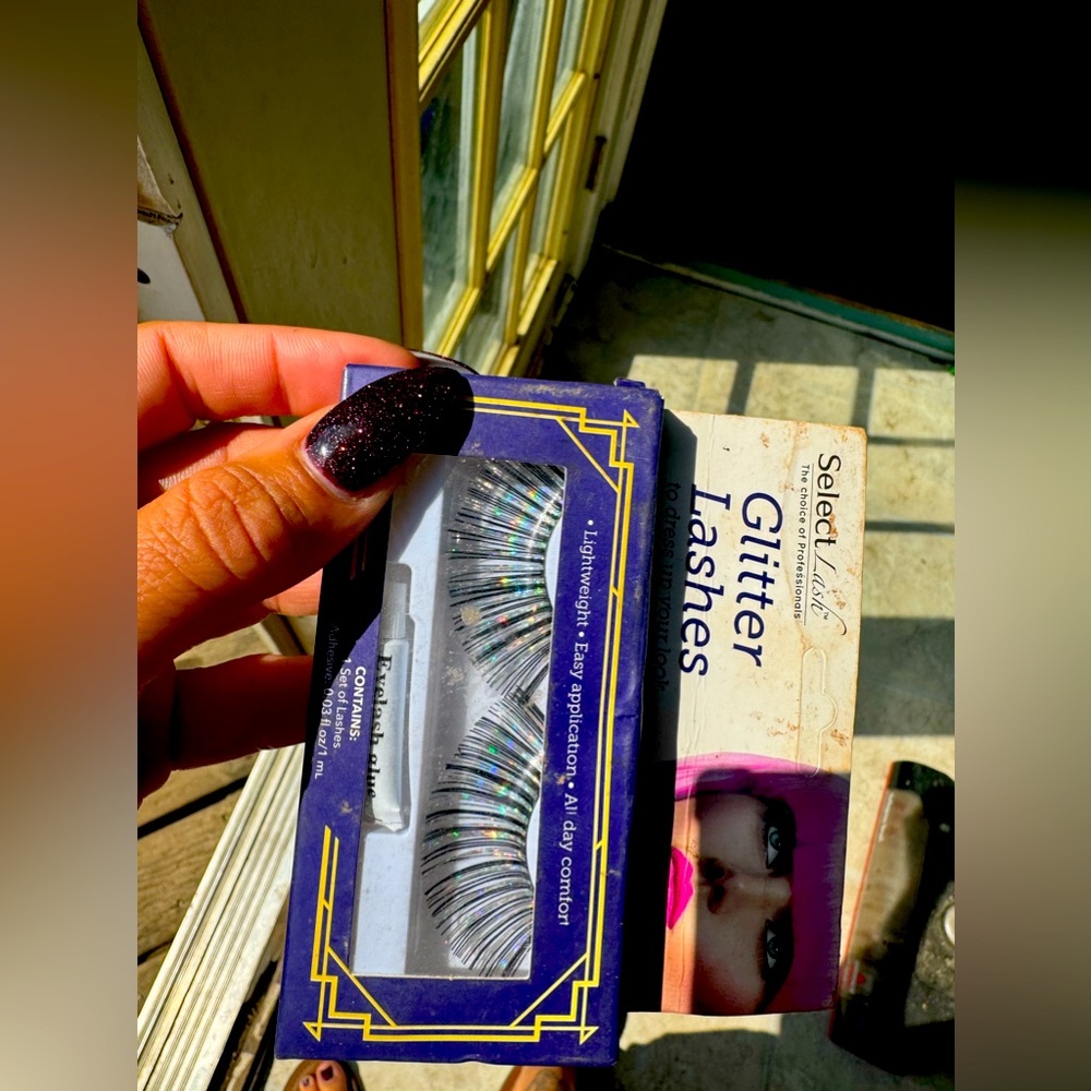 Glitter lashes, false extensions with glue, lightweight, easy application